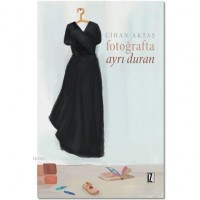 Fotoğrafta Ayrı Duran